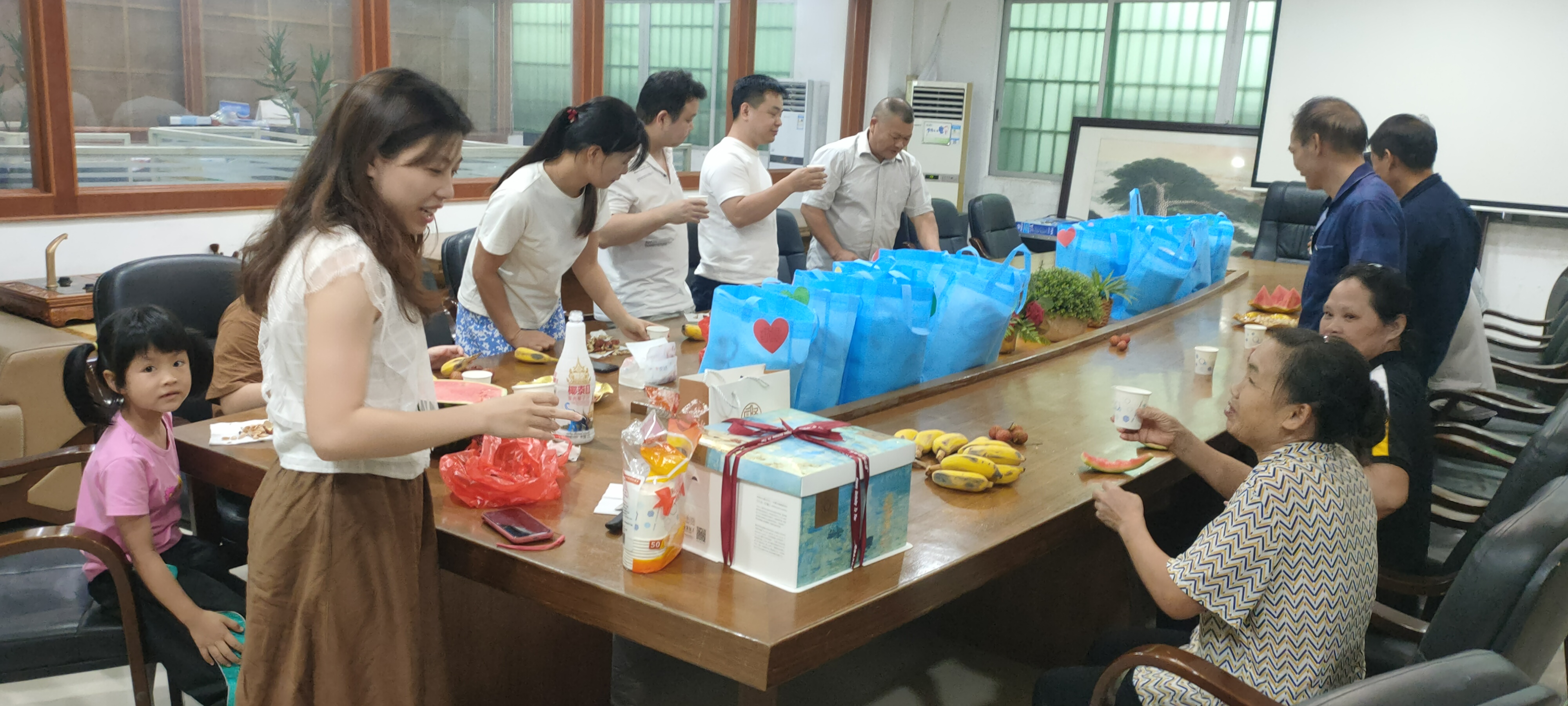 东莞雨贝-6月份员工生日会